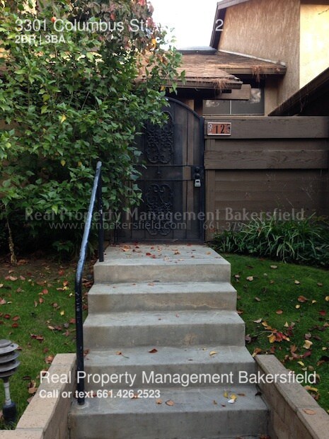 3301 Columbus St-Unit -Unit C12 in Bakersfield, CA - Foto de edificio - Building Photo