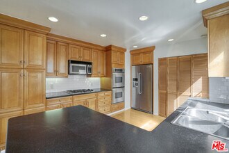 2038 Malcolm Ave in Los Angeles, CA - Building Photo - Building Photo