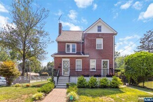 106 Park Ave in Cresskill, NJ - Building Photo
