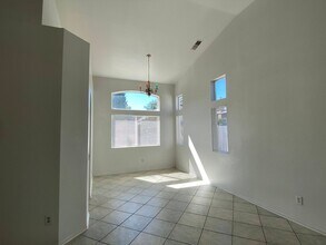 3569 Shogoro Ln in Stockton, CA - Building Photo - Building Photo