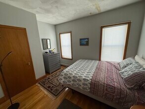 49 Curtis Ave, Unit 2 in Somerville, MA - Foto de edificio - Building Photo