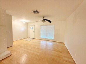 5470 Ariel St in Houston, TX - Building Photo - Building Photo