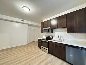 2323 N Kedzie Blvd in Chicago, IL - Building Photo - Building Photo