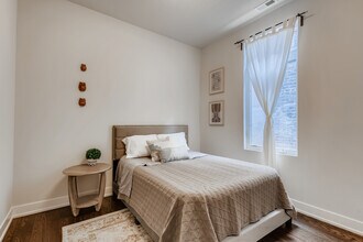 2351 W North Ave, Unit 4e in Chicago, IL - Foto de edificio - Building Photo