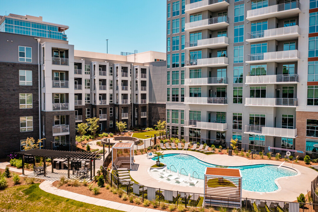 Towerview Ballantyne in Charlotte, NC - Foto de edificio