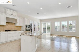 1928 Barbaresco Ln in Brentwood, CA - Building Photo - Building Photo