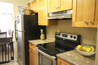14 Newtown Rd in Danbury, CT - Building Photo - Building Photo