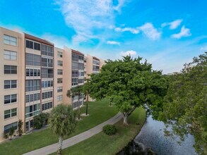 14527 Bonaire Blvd in Delray Beach, FL - Building Photo - Building Photo