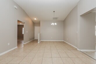 1209 Alpine Lake Dr in Brandon, FL - Foto de edificio - Building Photo