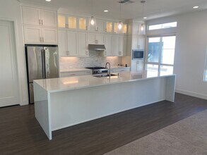 2055 Starling Ln in Alameda, CA - Building Photo - Building Photo