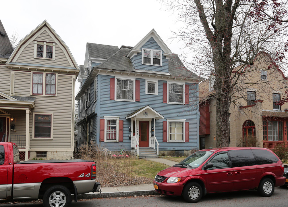 1066 Glenwood Blvd in Schenectady, NY - Building Photo