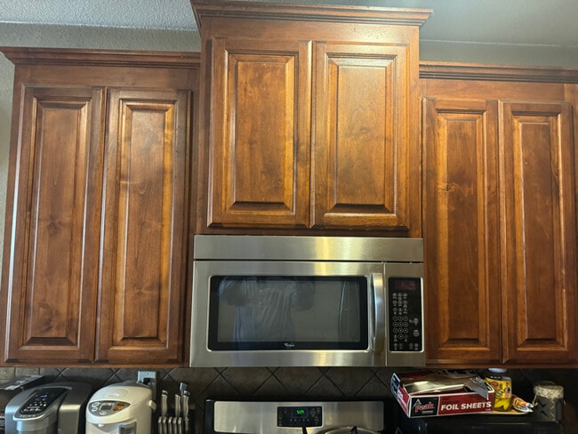 8910 Imray Way in Elk Grove, CA - Building Photo - Building Photo