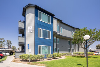 River House Apartments in Santa Ana, CA - Foto de edificio - Building Photo