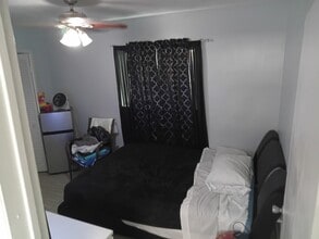 1241 NW 56th Ave, Unit Efficiency B in Lauderhill, FL - Building Photo - Building Photo