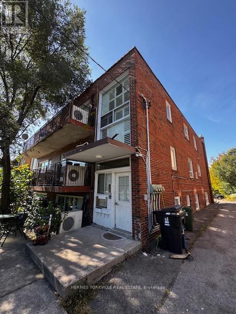 property at 20 Elway Ct