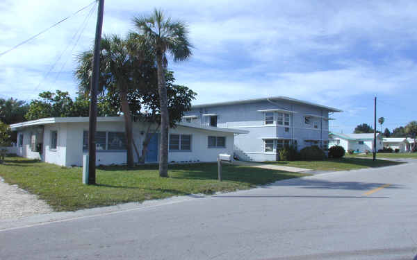 15398 2nd St E in Madeira Beach, FL - Building Photo