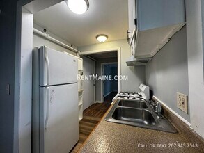 513 Main St in Vassalboro, ME - Foto de edificio - Building Photo