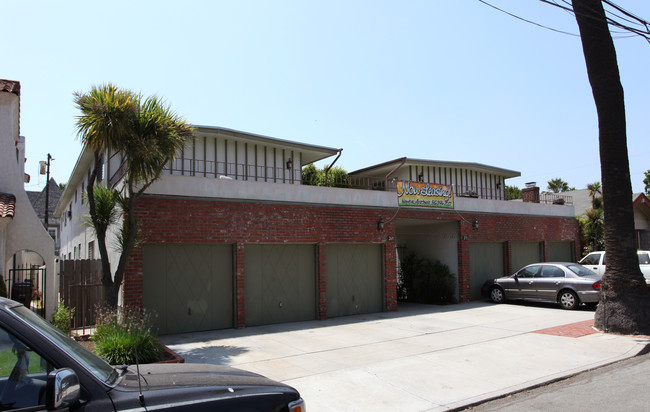 269-271 Kennebec Ave in Long Beach, CA - Foto de edificio - Building Photo