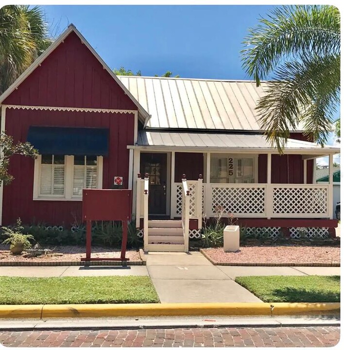 225 Sullivan St in Punta Gorda, FL - Building Photo