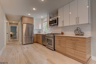81 Mission St in Montclair, NJ - Building Photo - Building Photo
