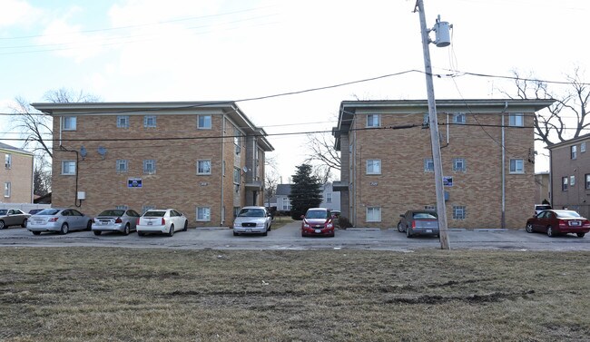 2116-2120 S 16th Ave in Broadview, IL - Foto de edificio - Building Photo