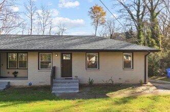 839 Commodore Dr NW in Atlanta, GA - Foto de edificio - Building Photo
