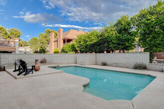 945 Vegas Valley Dr in Las Vegas, NV - Building Photo - Building Photo