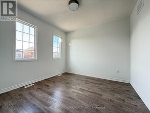 7 Moss Dr in Markham, ON - Building Photo - Building Photo