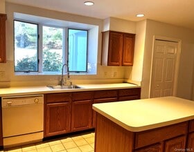 7 Carroll Blvd in Millbrook, NY - Building Photo - Building Photo