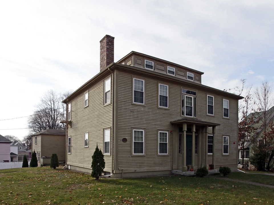 53 Vernon St in Pawtucket, RI - Building Photo