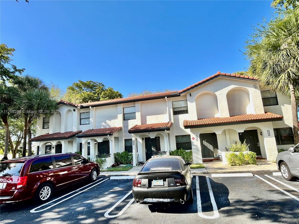 11557 Royal Palm Blvd in Coral Springs, FL - Building Photo
