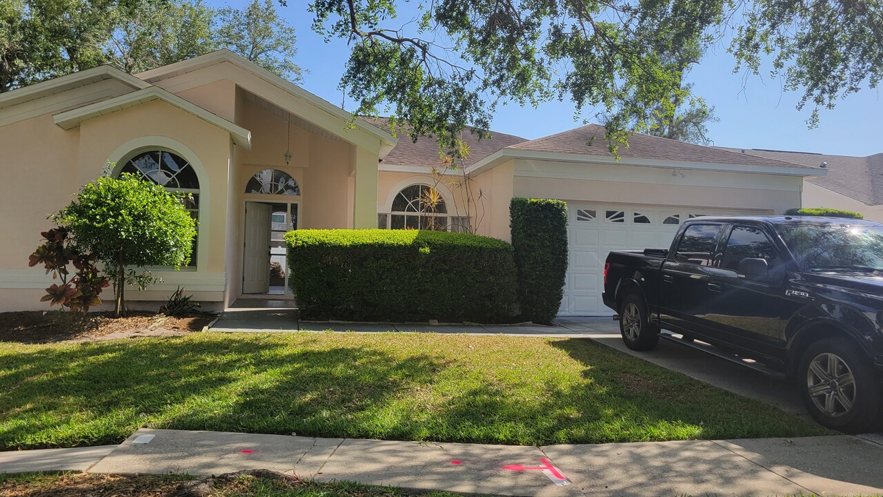 11213 Sailbrooke Dr in Riverview, FL - Building Photo