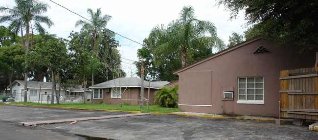 7300 Grand Blvd in New Port Richey, FL - Foto de edificio - Building Photo