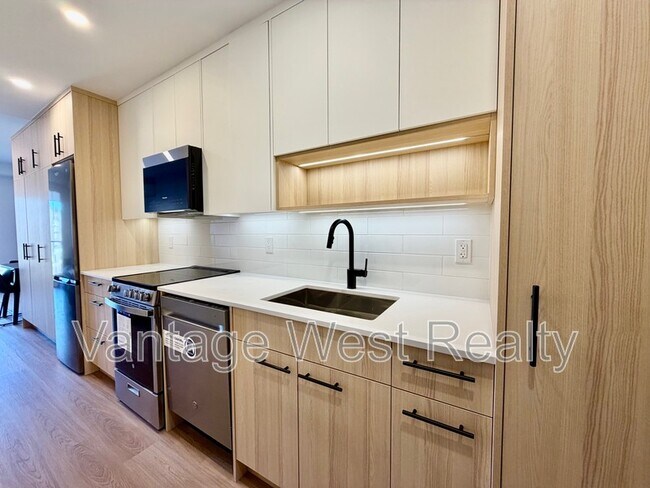 1380-1380 Pridham Ave in Kelowna, BC - Building Photo - Building Photo