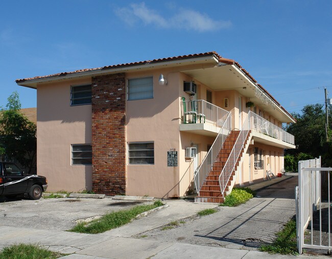 Milton Apartments in Miami, FL - Building Photo - Building Photo