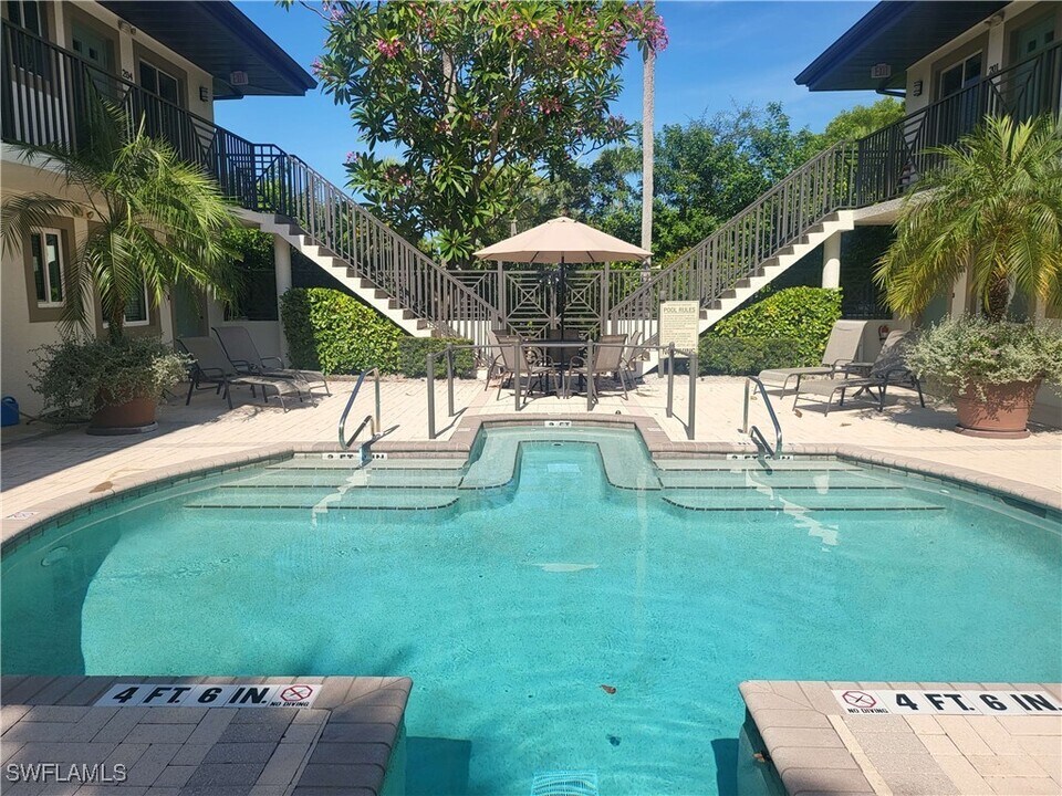 480 5th St S in Naples, FL - Building Photo
