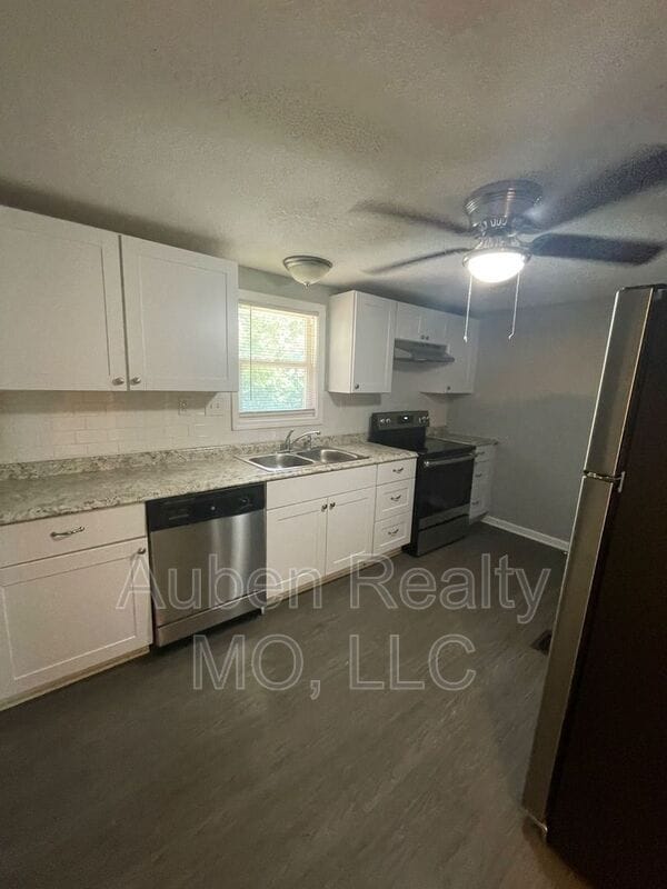 property at 5003 N Lister Ave