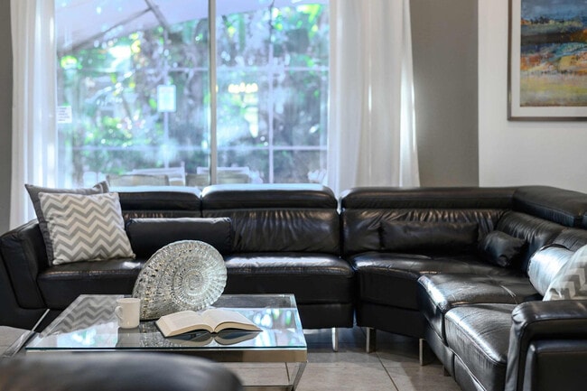 4140 Oak Tree Dr in Davenport, FL - Foto de edificio - Building Photo