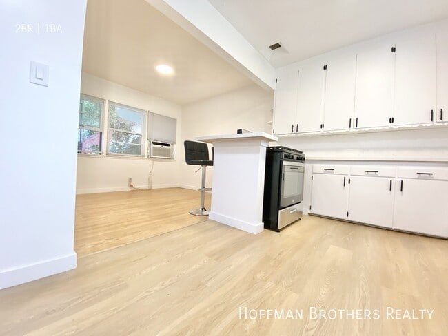 902 Alandele Ave in Los Angeles, CA - Building Photo - Building Photo