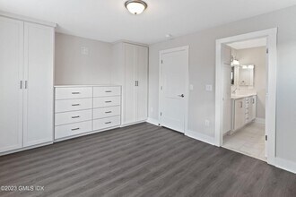 4 Orchard St in Cos Cob, CT - Building Photo - Building Photo
