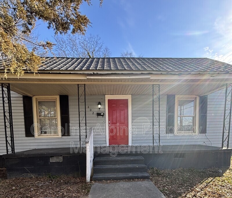 402 N Poplar St in Gastonia, NC - Building Photo