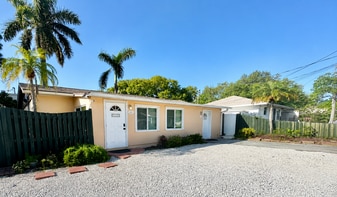 10548 Lake Dr in Seminole, FL - Building Photo
