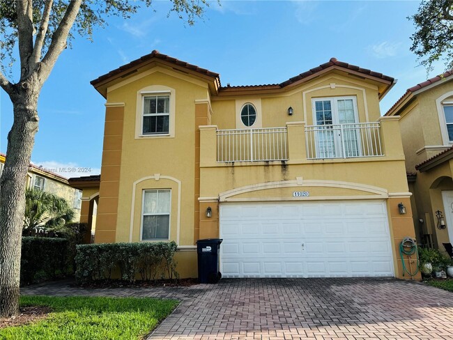 11020 NW 87th Ln in Doral, FL - Foto de edificio - Building Photo