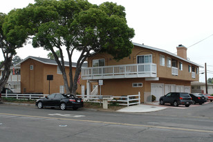 102 Avenida Dolores in San Clemente, CA - Building Photo