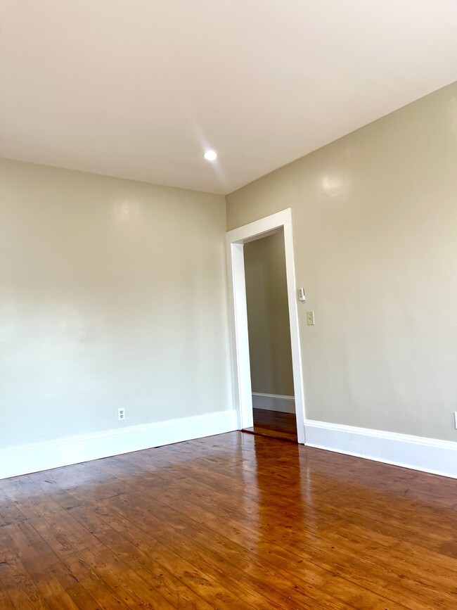 17 Erie St, Unit 3 in Boston, MA - Foto de edificio - Building Photo