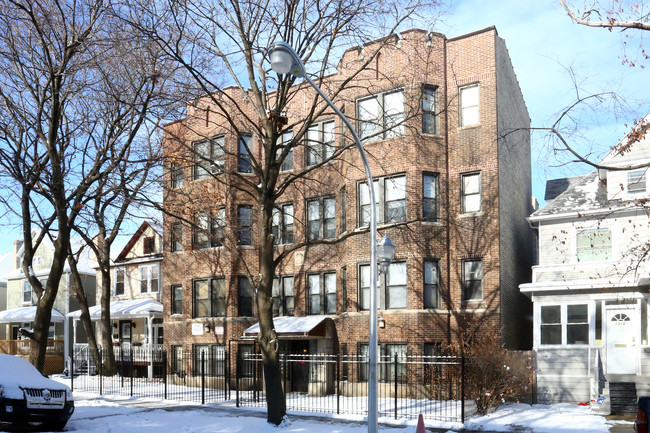 1320 W Columbia Ave in Chicago, IL - Building Photo - Building Photo