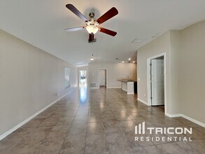 10242 Strawberry Tetra Dr in Riverview, FL - Building Photo - Building Photo