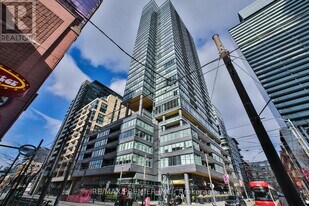 8 Charlotte St in Toronto, ON - Building Photo