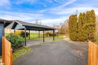 24314 Carter Rd-Unit -Duplex B in Bothell, WA - Building Photo - Building Photo