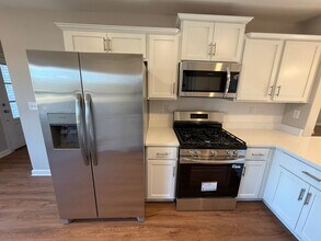 9687 Bloomington Cir in Cordova, TN - Foto de edificio - Building Photo